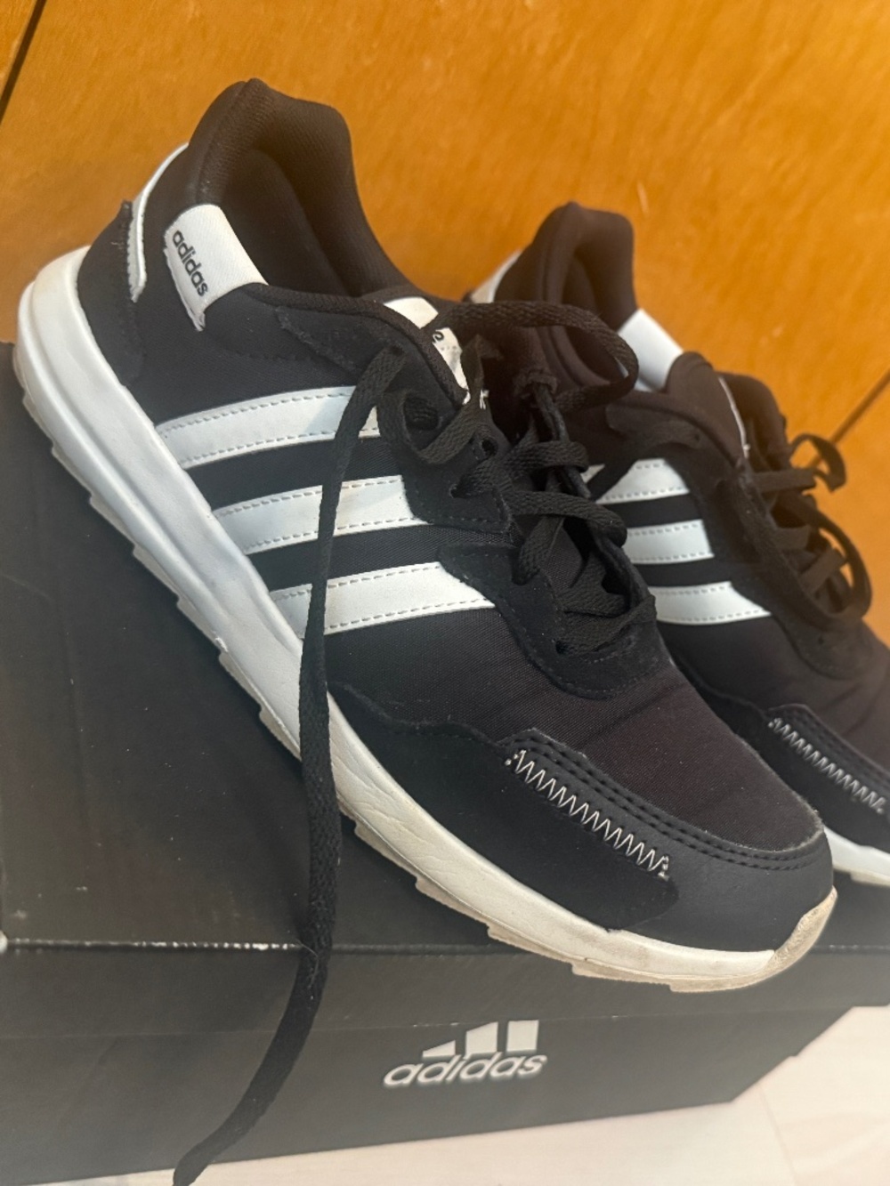Adidas RetroRun Sneakers- Womens 7.5
